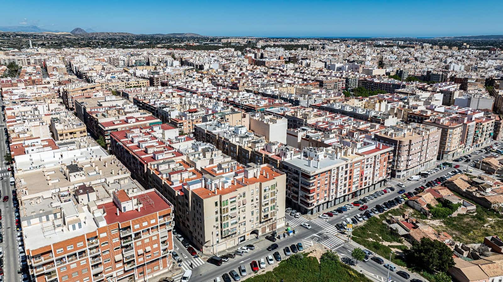 Commercieel te koop in Elche / Elx - € 92.000 (Ref: 9778072)