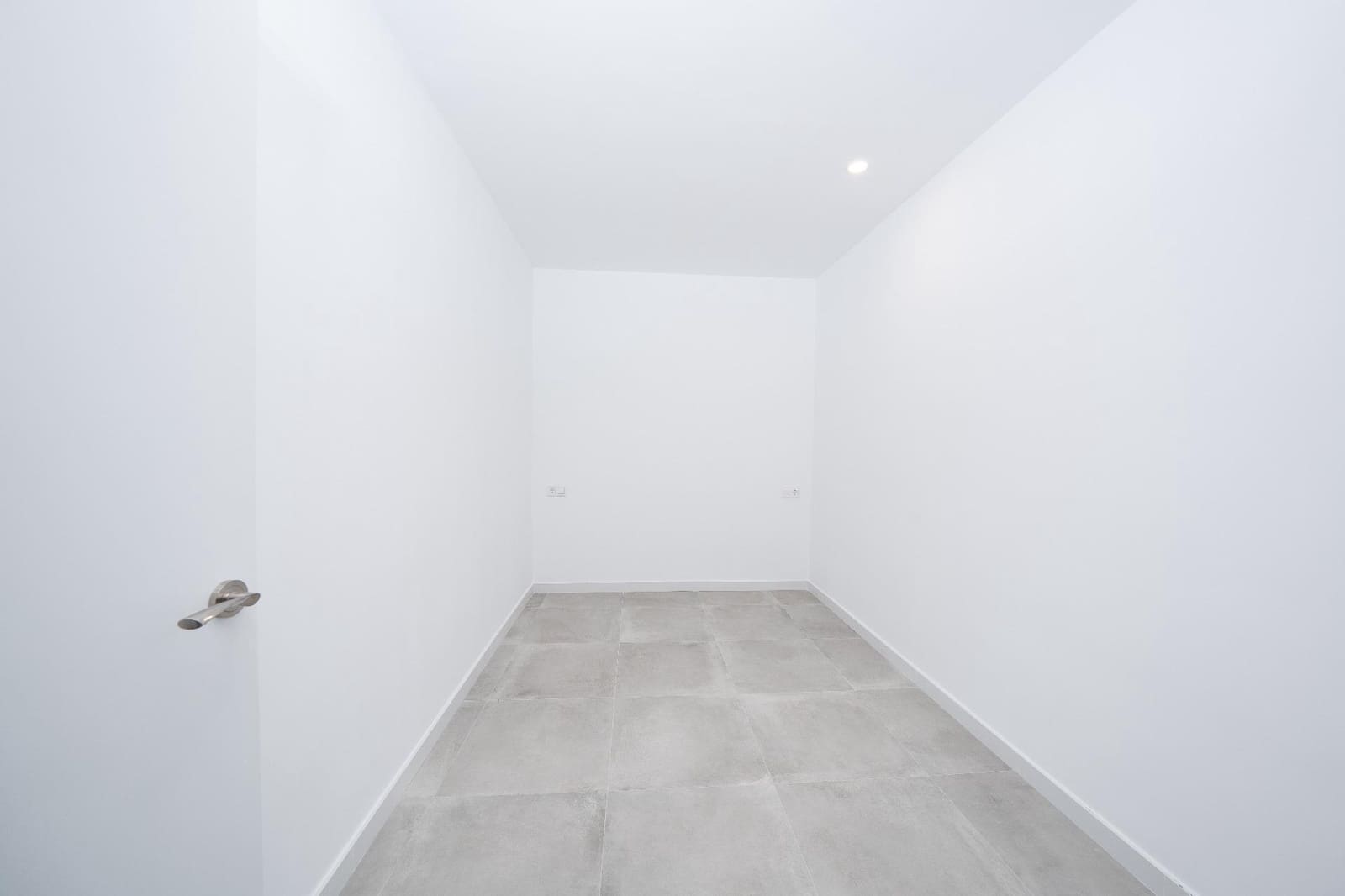 Commercieel te koop in Elche / Elx - € 92.000 (Ref: 9778072)