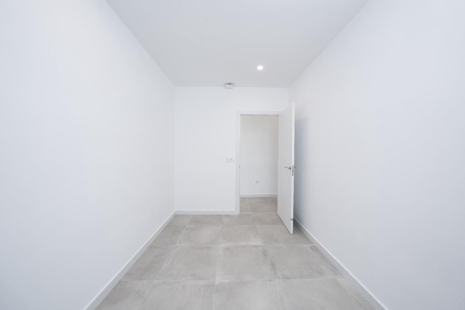 Commercieel te koop in Elche / Elx - € 92.000 (Ref: 9778072)