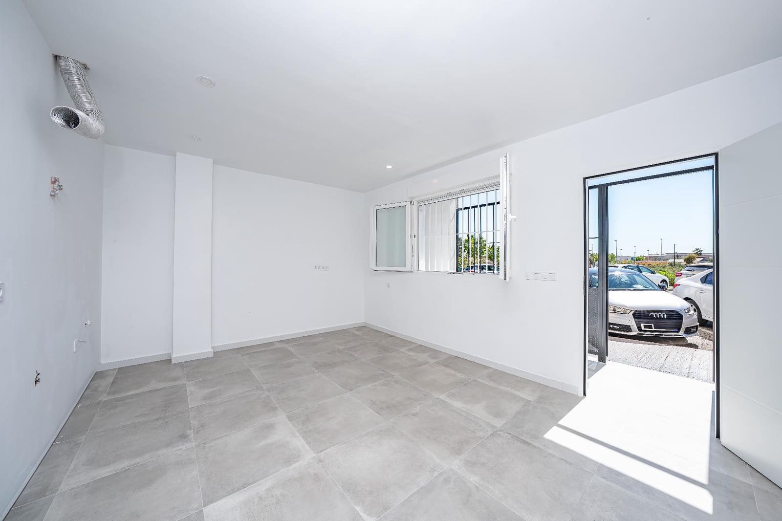 Commercieel te koop in Elche / Elx - € 92.000 (Ref: 9778072)