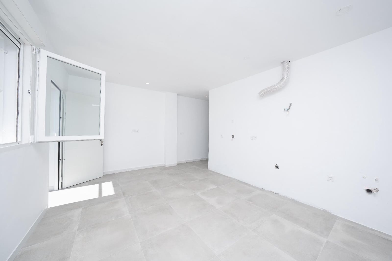 Commercieel te koop in Elche / Elx - € 92.000 (Ref: 9778072)