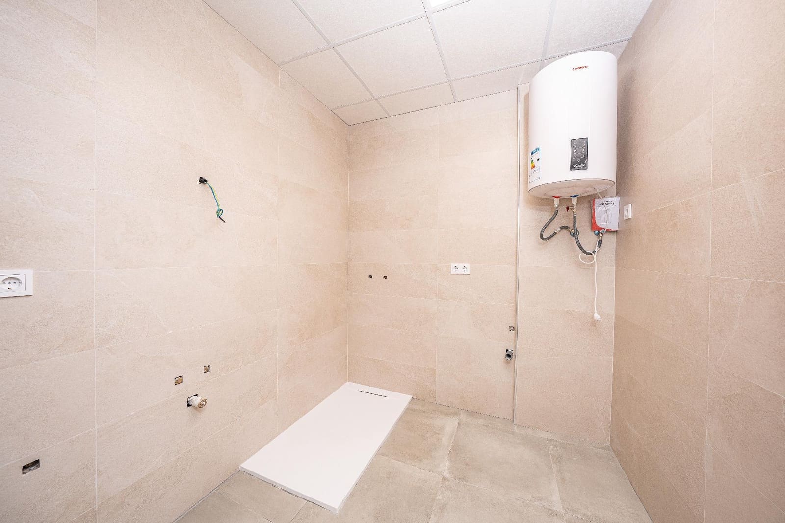 Commercieel te koop in Elche / Elx - € 92.000 (Ref: 9778072)