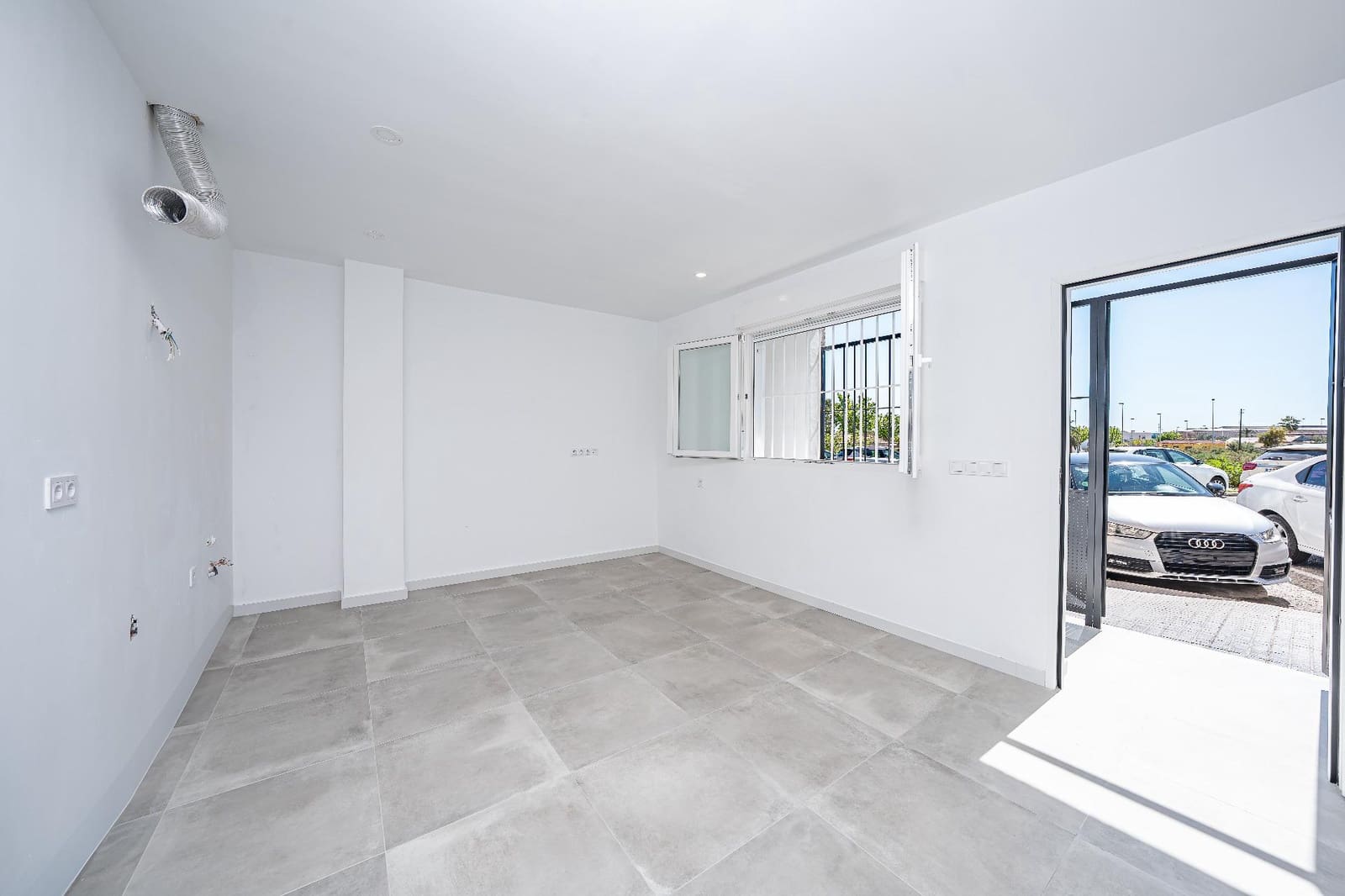 Commercieel te koop in Elche / Elx - € 92.000 (Ref: 9778072)