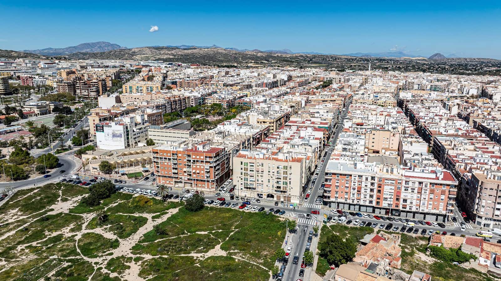 Commercieel te koop in Elche / Elx - € 92.000 (Ref: 9778072)