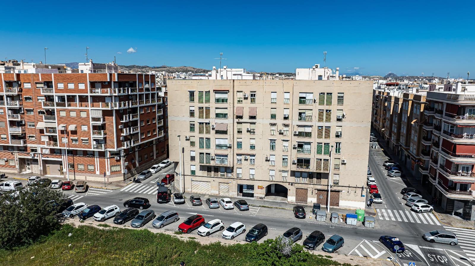 Commercieel te koop in Elche / Elx - € 92.000 (Ref: 9778072)