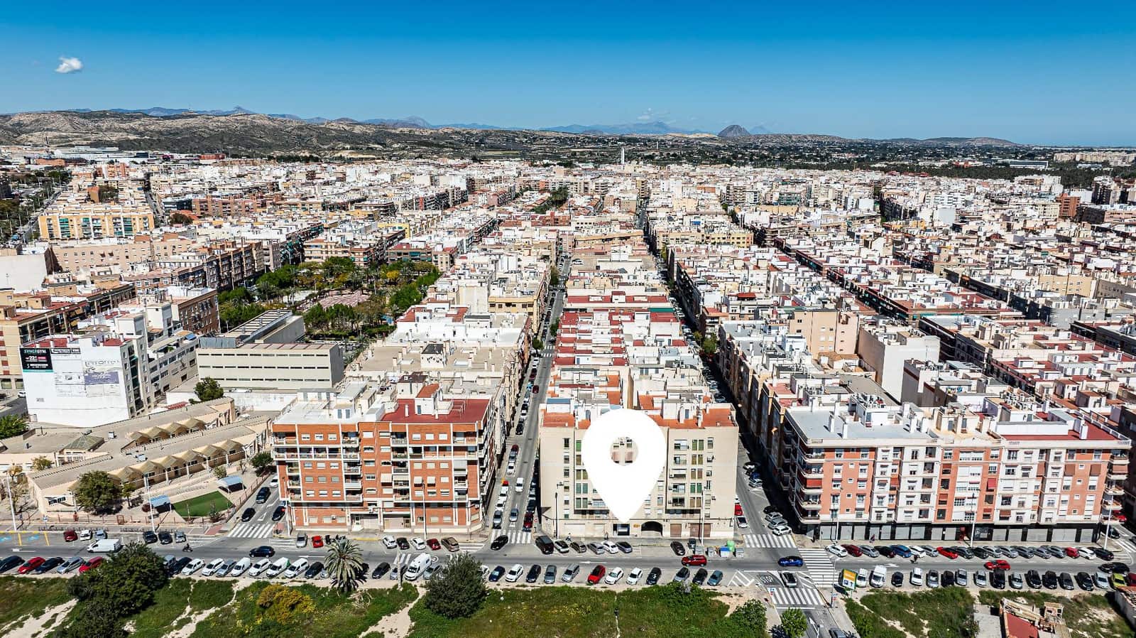 Commercieel te koop in Elche / Elx - € 92.000 (Ref: 9778072)