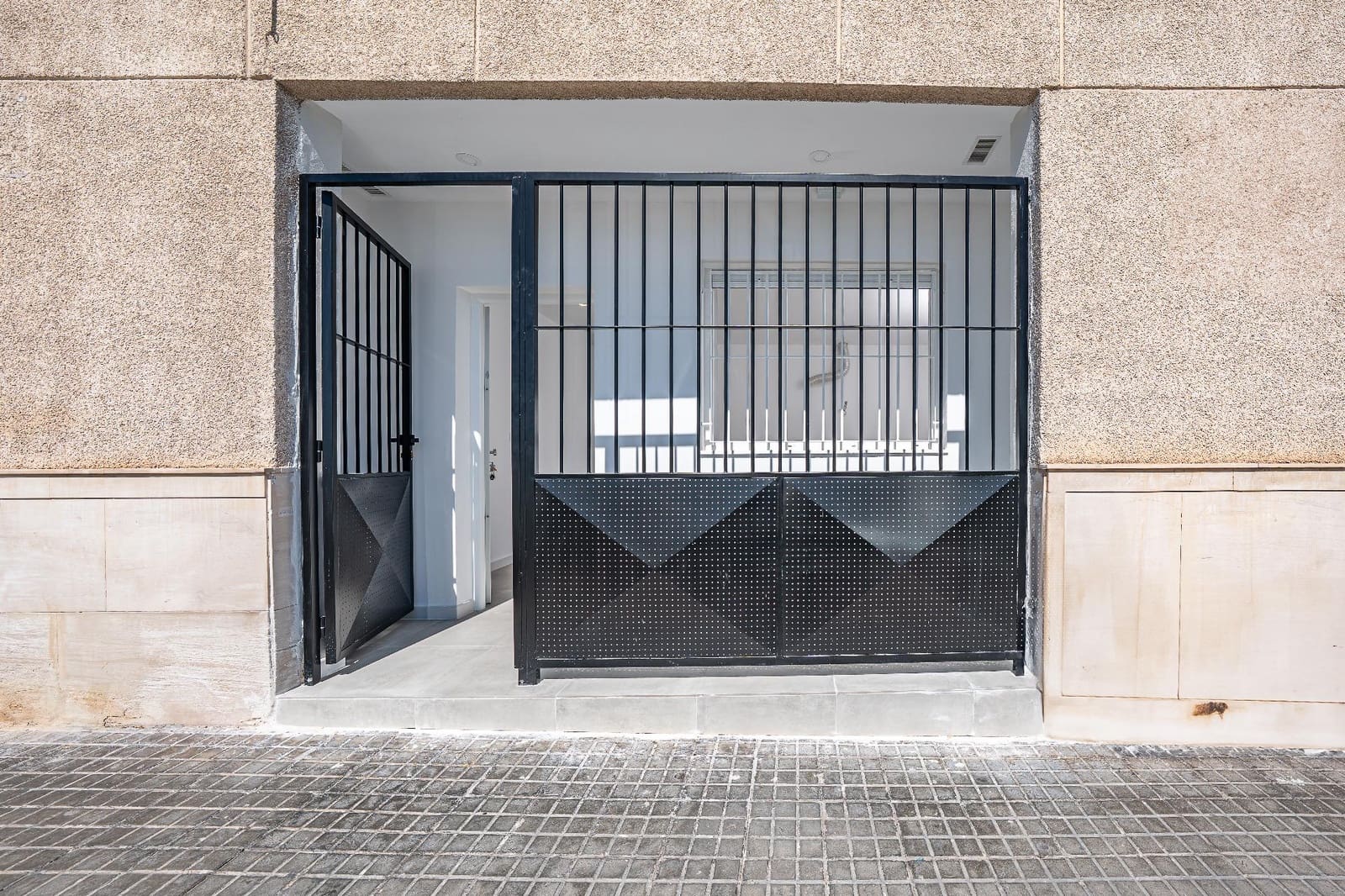 Commercieel te koop in Elche / Elx - € 92.000 (Ref: 9778072)