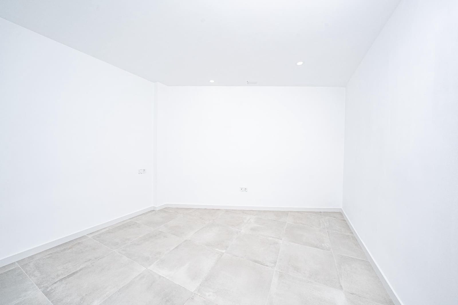 Commercieel te koop in Elche / Elx - € 92.000 (Ref: 9778072)