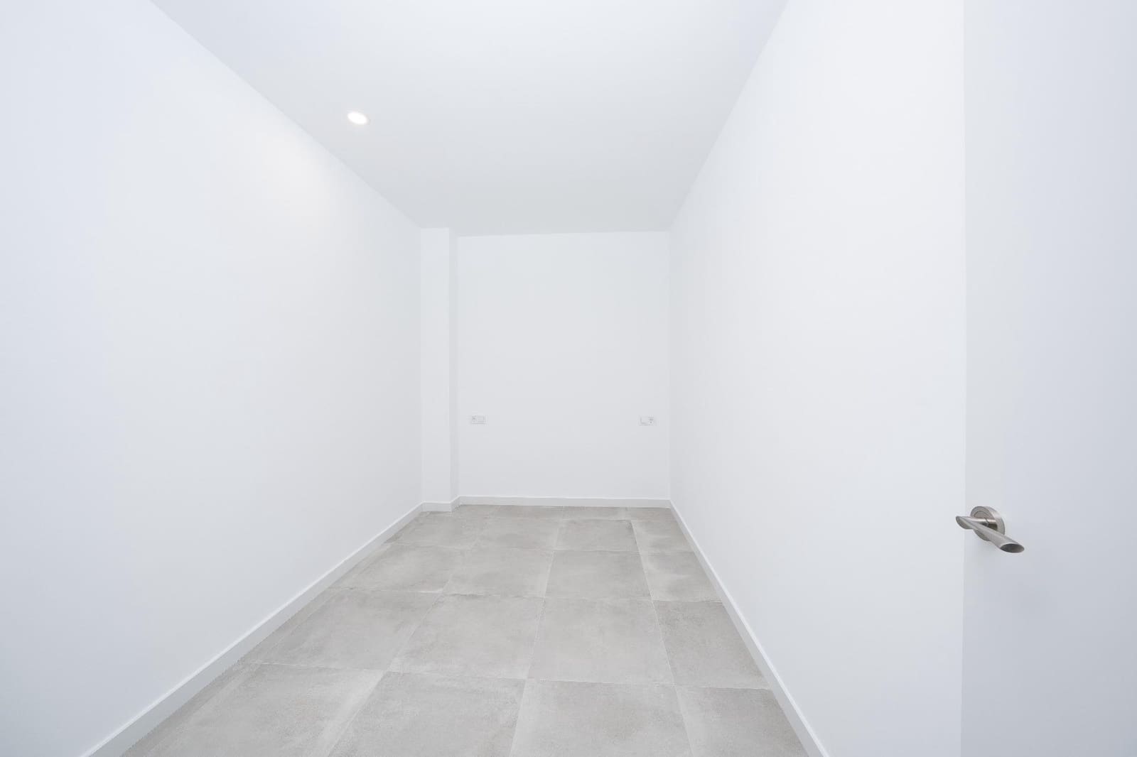 Commercieel te koop in Elche / Elx - € 92.000 (Ref: 9778072)