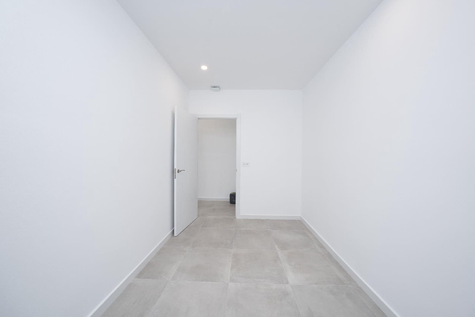 Commercieel te koop in Elche / Elx - € 92.000 (Ref: 9778072)