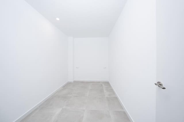 Erhverv til salg i Elche / Elx - € 92.000 (Ref: 9778072)