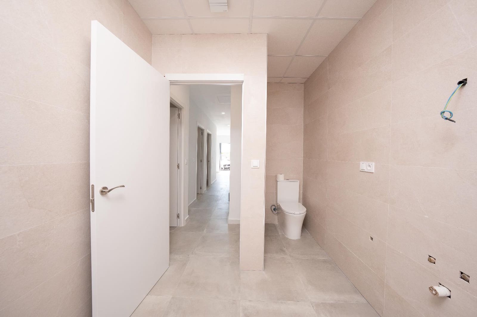 Commercieel te koop in Elche / Elx - € 92.000 (Ref: 9778072)