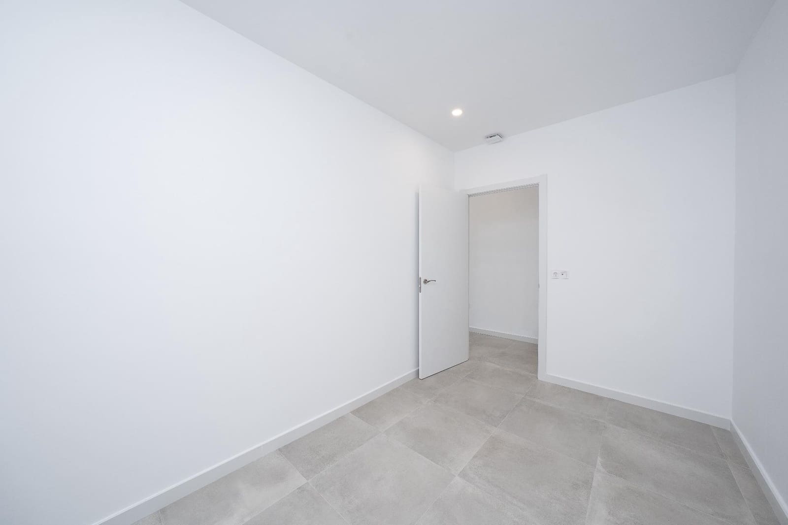 Commercieel te koop in Elche / Elx - € 92.000 (Ref: 9778072)
