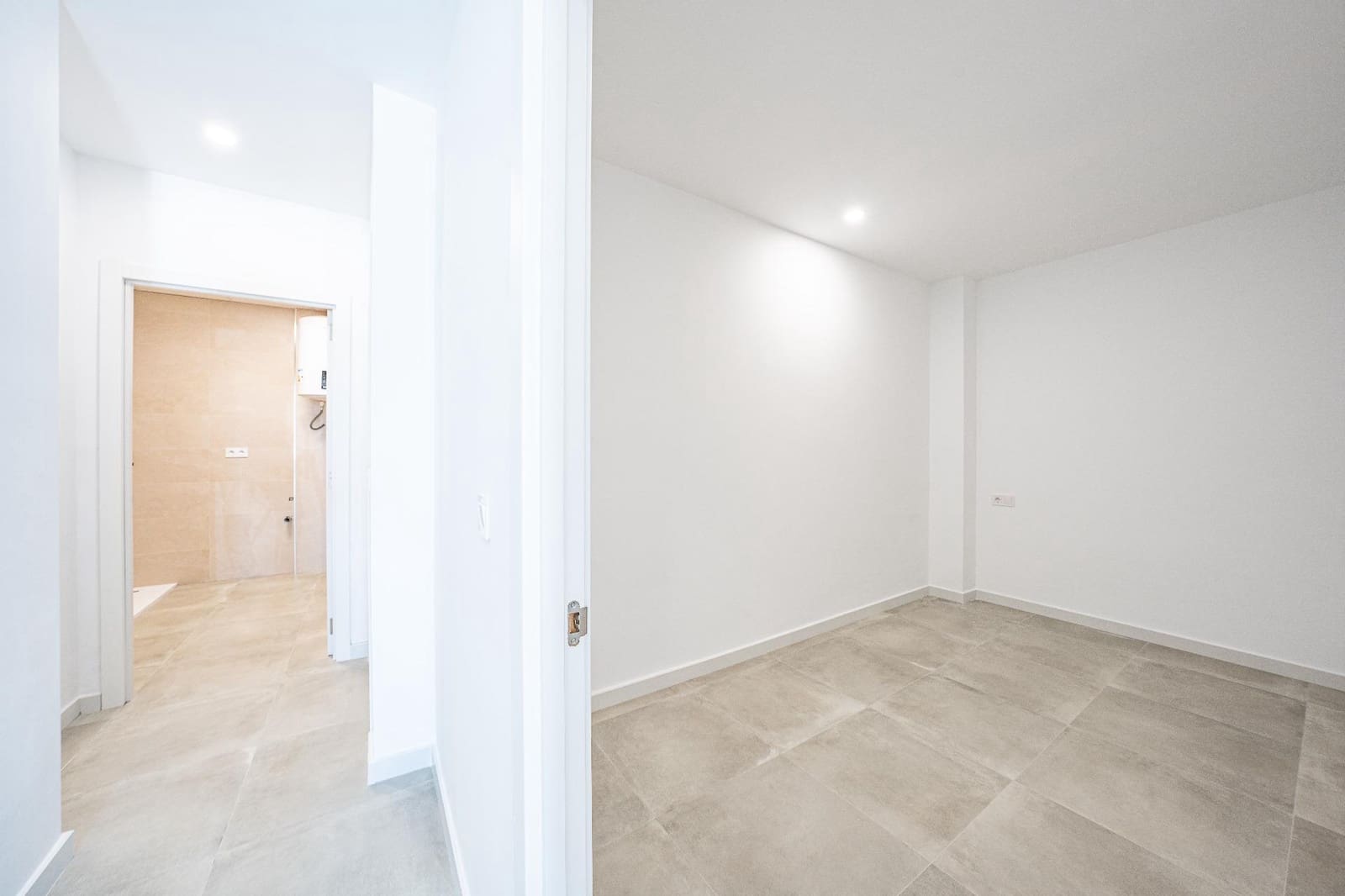 Commercieel te koop in Elche / Elx - € 92.000 (Ref: 9778072)