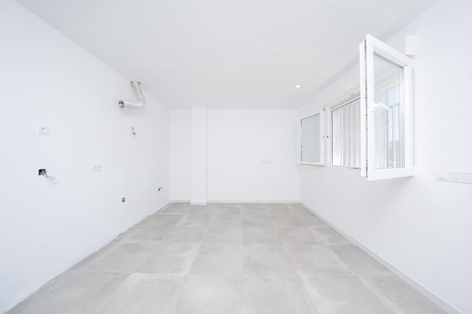 Commercieel te koop in Elche / Elx - € 92.000 (Ref: 9778072)