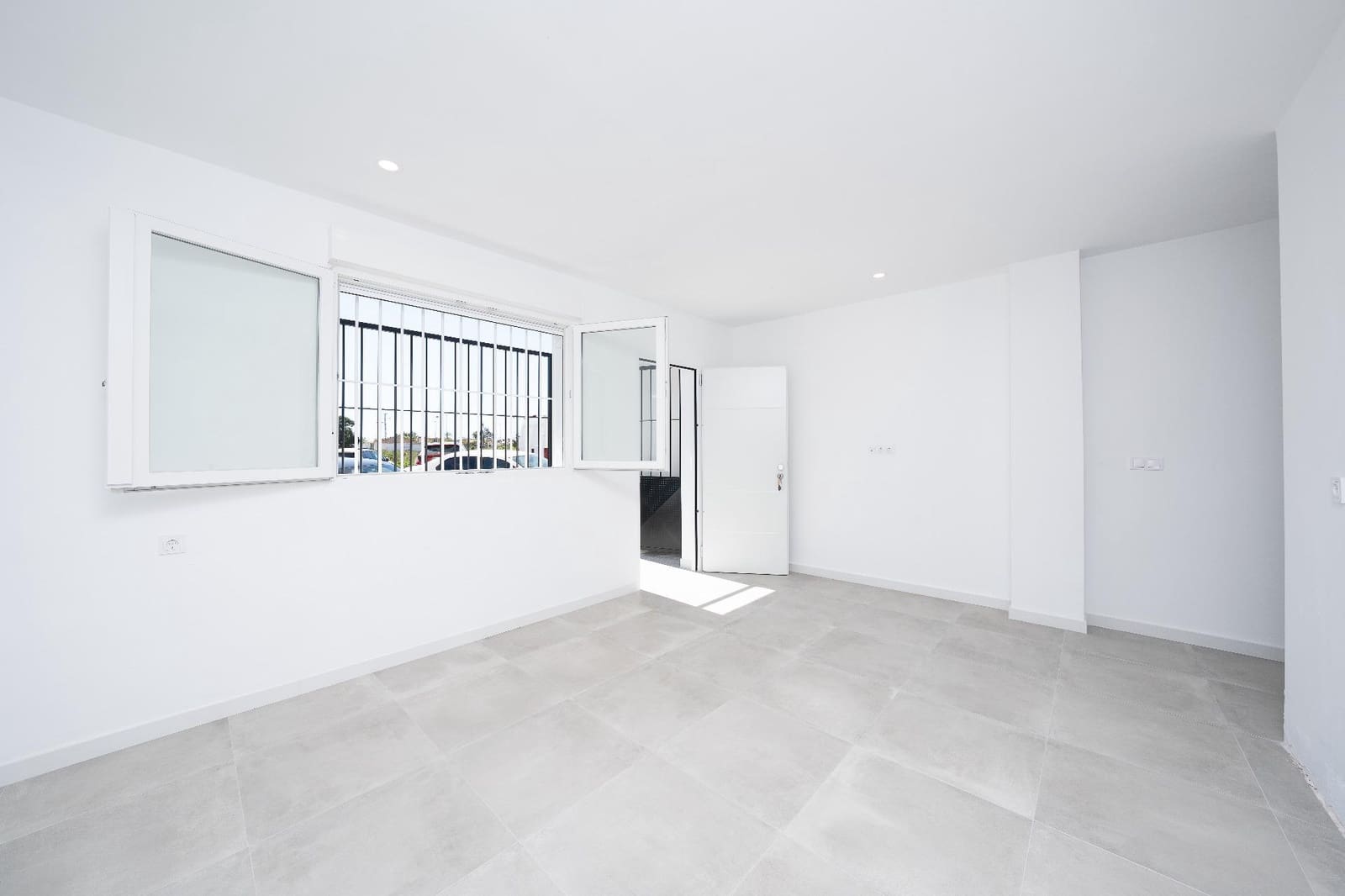 Commercieel te koop in Elche / Elx - € 92.000 (Ref: 9778072)