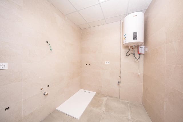 Erhverv til salg i Elche / Elx - € 92.000 (Ref: 9778072)