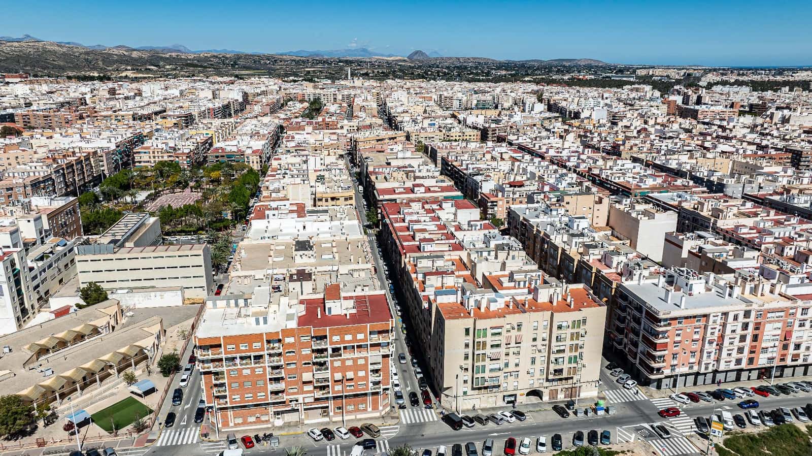 Commercieel te koop in Elche / Elx - € 92.000 (Ref: 9778072)