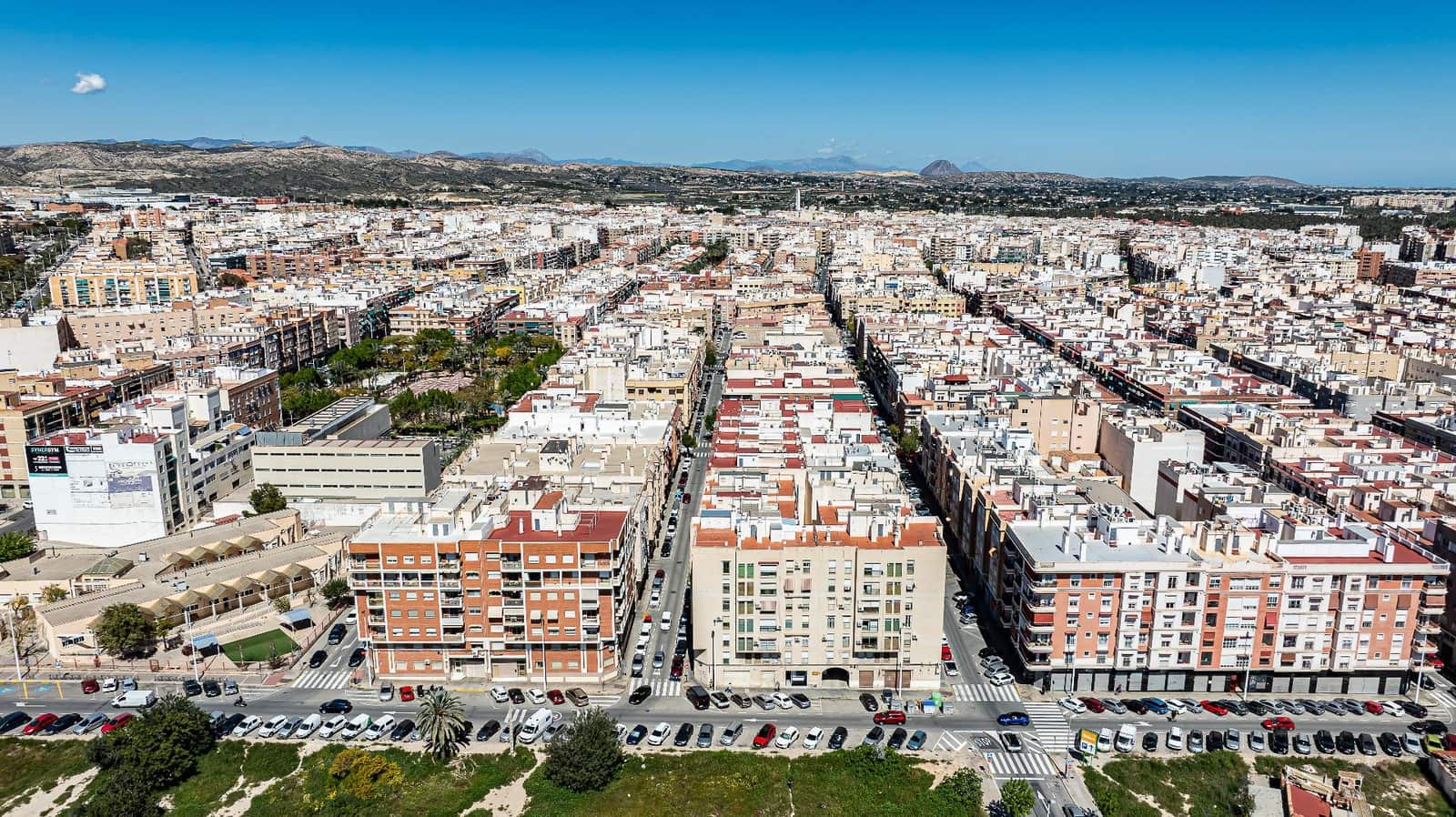 Commercieel te koop in Elche / Elx - € 92.000 (Ref: 9778072)