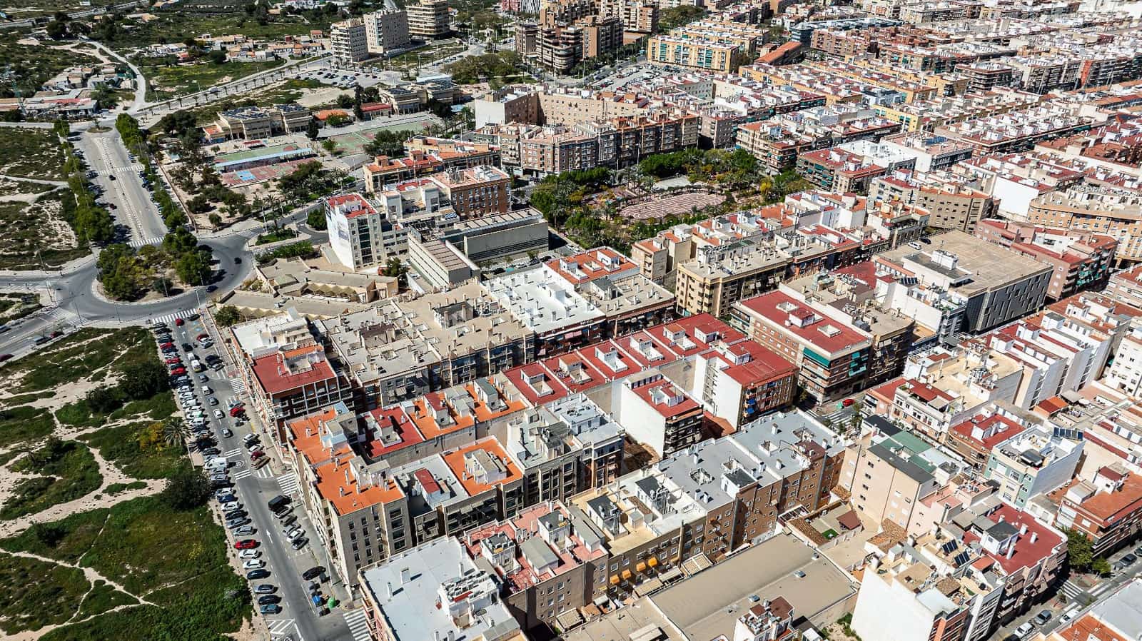 Commercieel te koop in Elche / Elx - € 92.000 (Ref: 9778072)