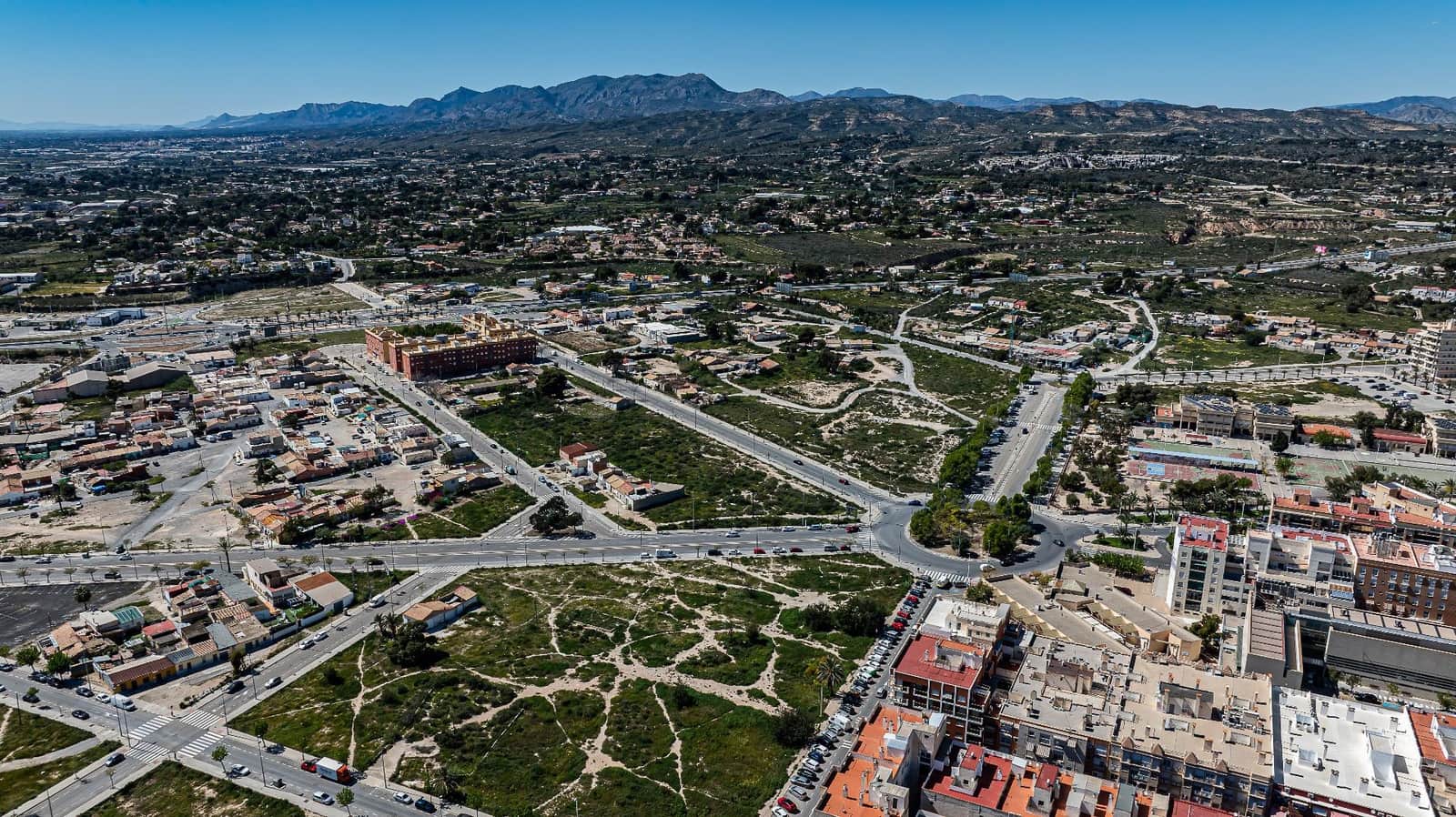 Commercieel te koop in Elche / Elx - € 92.000 (Ref: 9778072)