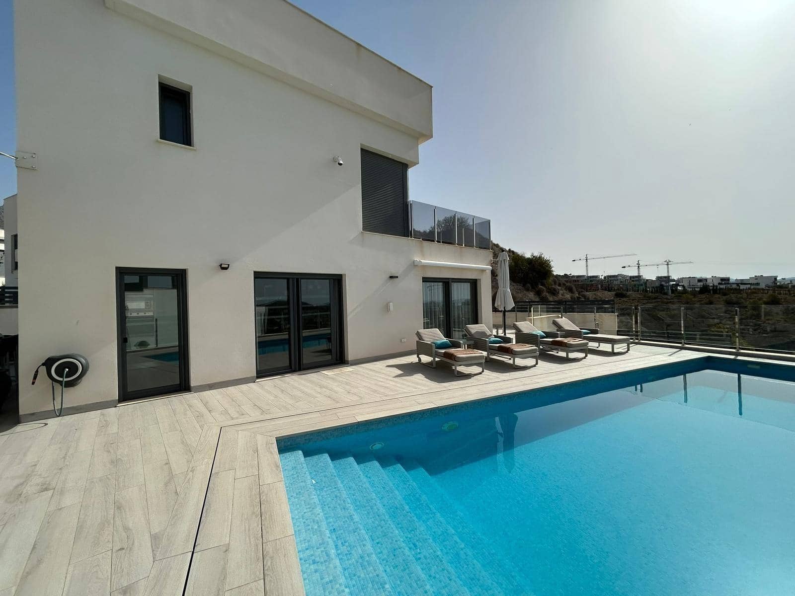 5 sypialnia Willa na sprzedaż w Finestrat z basenem garażem - 1 300 000 € (Ref: 9780496)