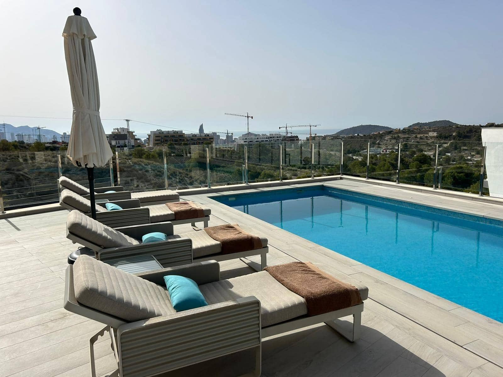 5 sypialnia Willa na sprzedaż w Finestrat z basenem garażem - 1 300 000 € (Ref: 9780496)