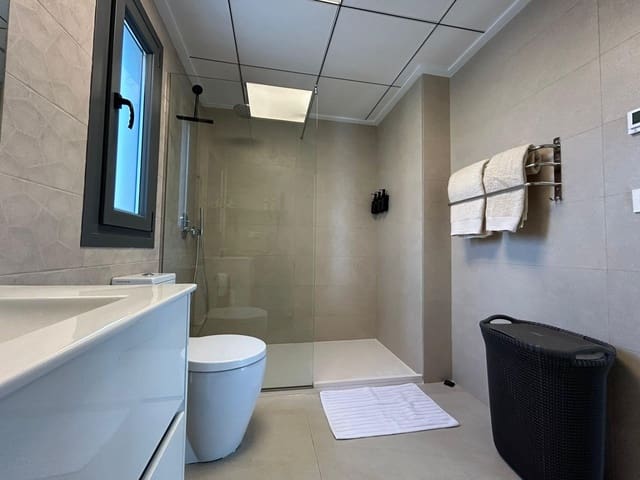 5 sypialnia Willa na sprzedaż w Finestrat z basenem garażem - 1 300 000 € (Ref: 9780496)