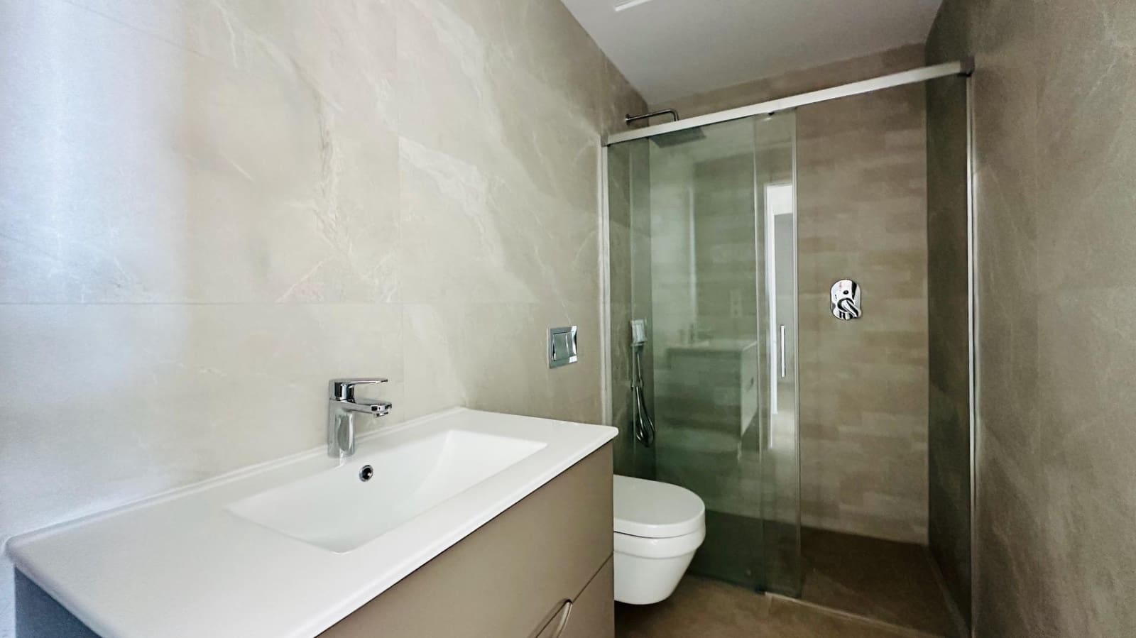 2 bedroom Apartment for sale in Finestrat with pool - € 499,000 (Ref: 9783624)