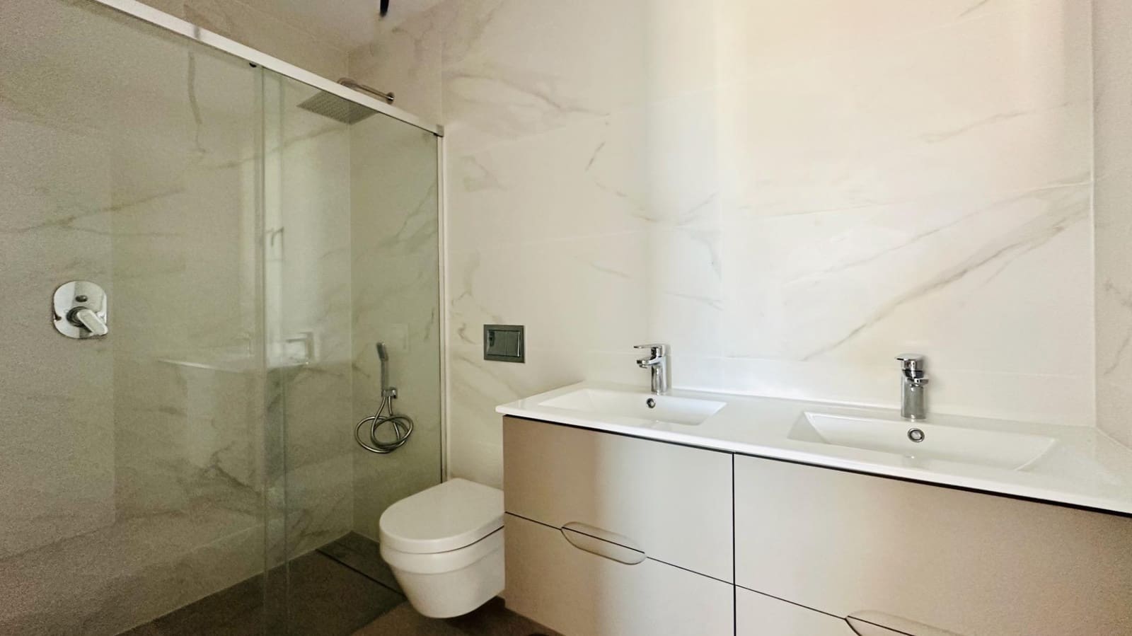 2 bedroom Apartment for sale in Finestrat with pool - € 499,000 (Ref: 9783624)