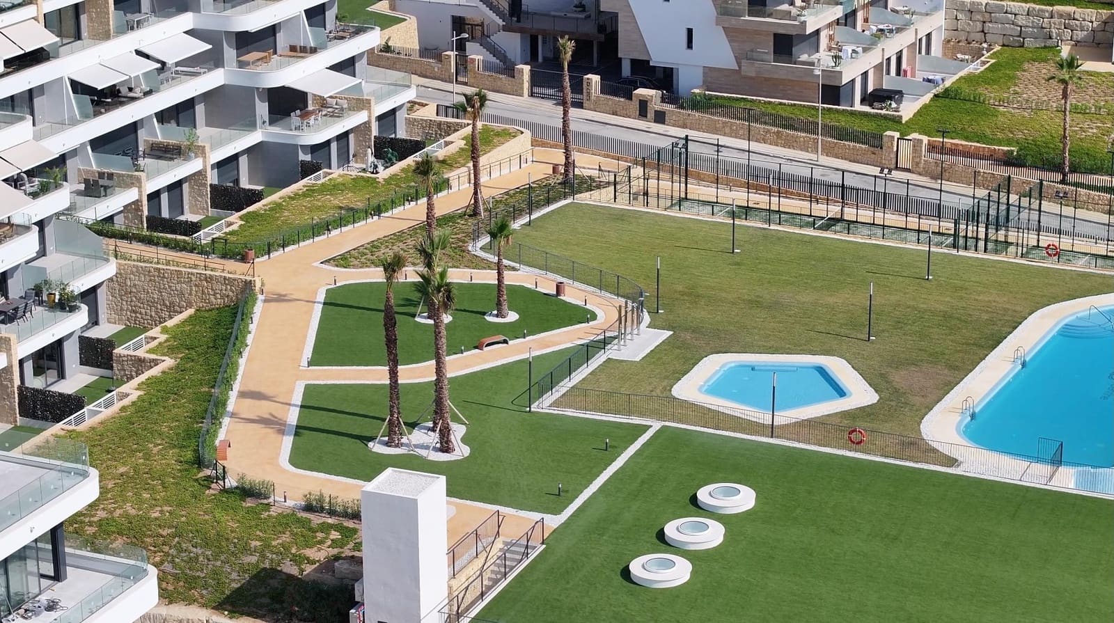 2 bedroom Apartment for sale in Finestrat with pool - € 499,000 (Ref: 9783624)