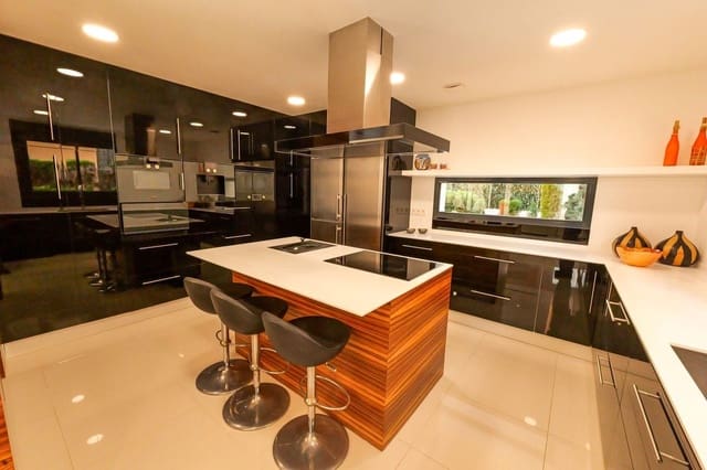 3 bedroom Villa for sale in La Veleta, Torrevieja - € 1,630,000 (Ref: 9784063)