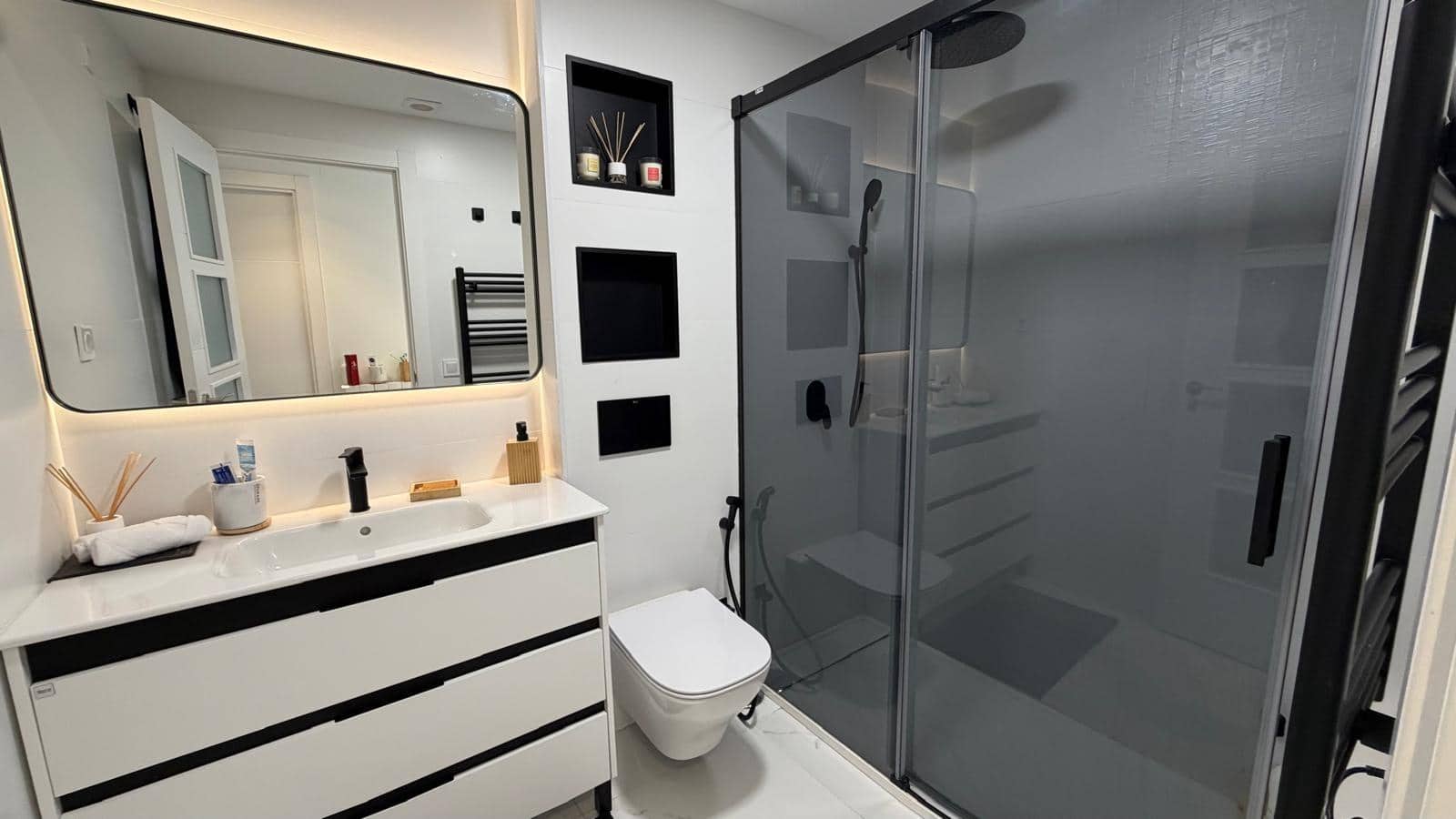 2 soverom Leilighet til salgs i Alicante by med svømmebasseng garasje - € 299 000 (Ref: 9788366)