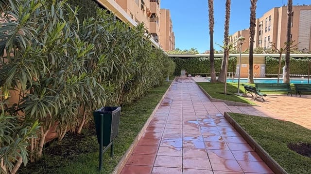 2 soverom Leilighet til salgs i Alicante by med svømmebasseng garasje - € 299 000 (Ref: 9788366)