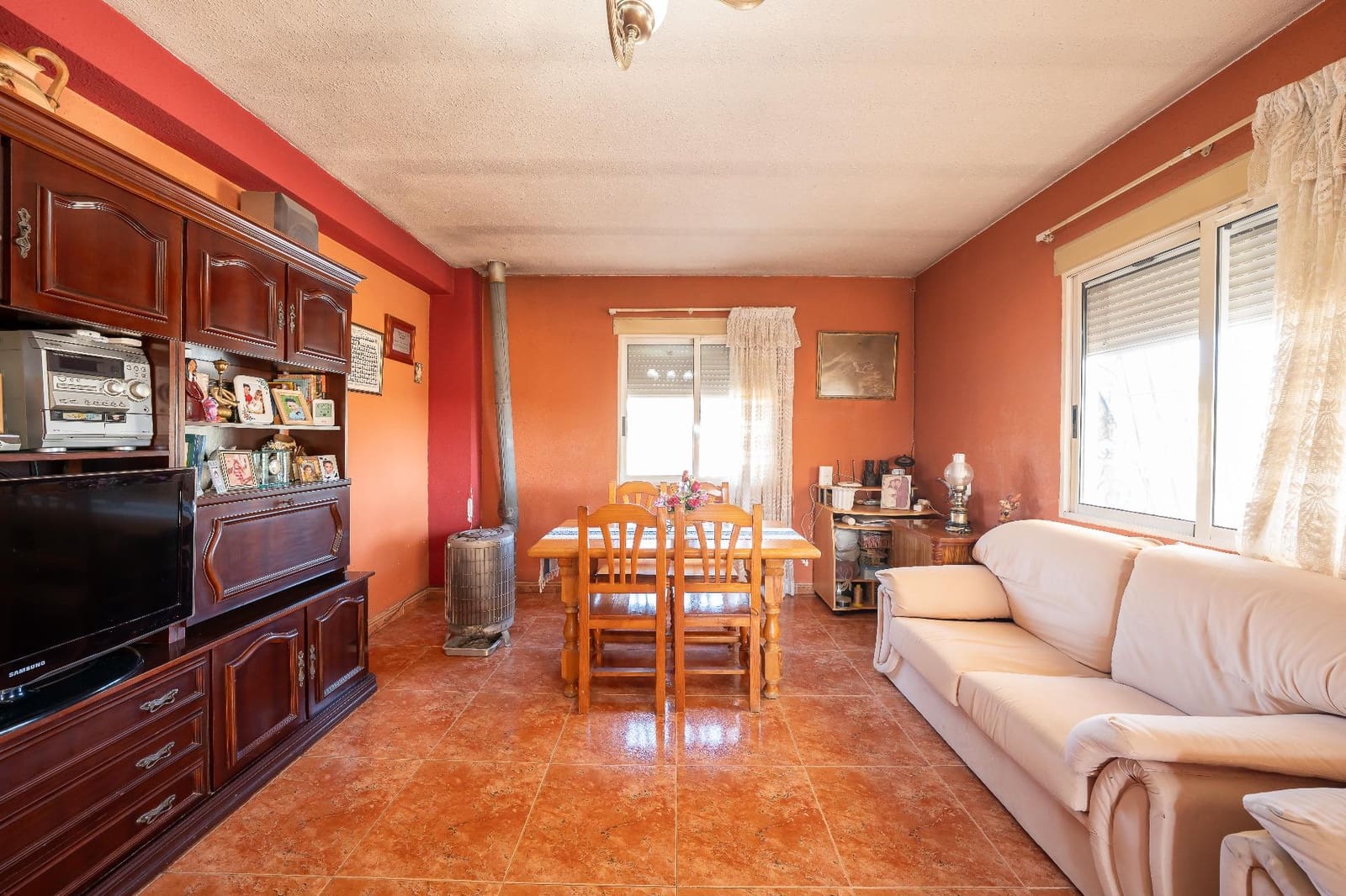 2 bedroom Villa for sale in Alicante / Alacant city with pool garage - € 290,000 (Ref: 9797046)