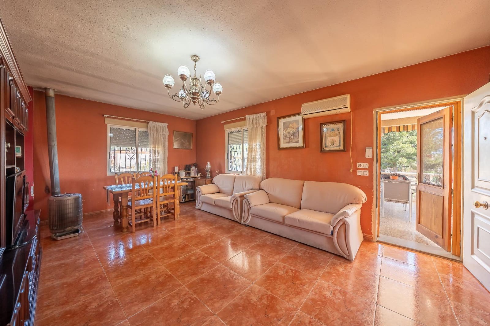 2 bedroom Villa for sale in Alicante / Alacant city with pool garage - € 290,000 (Ref: 9797046)