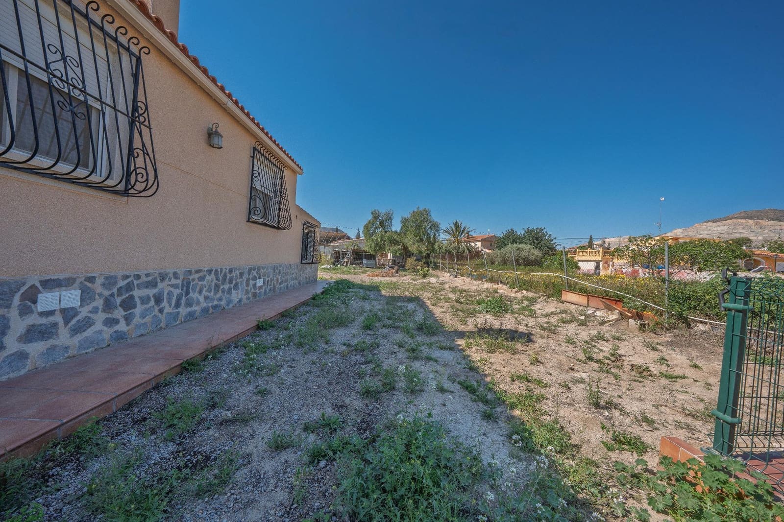2 slaapkamer Villa te koop in Alicante stad met zwembad garage - € 290.000 (Ref: 9797046)