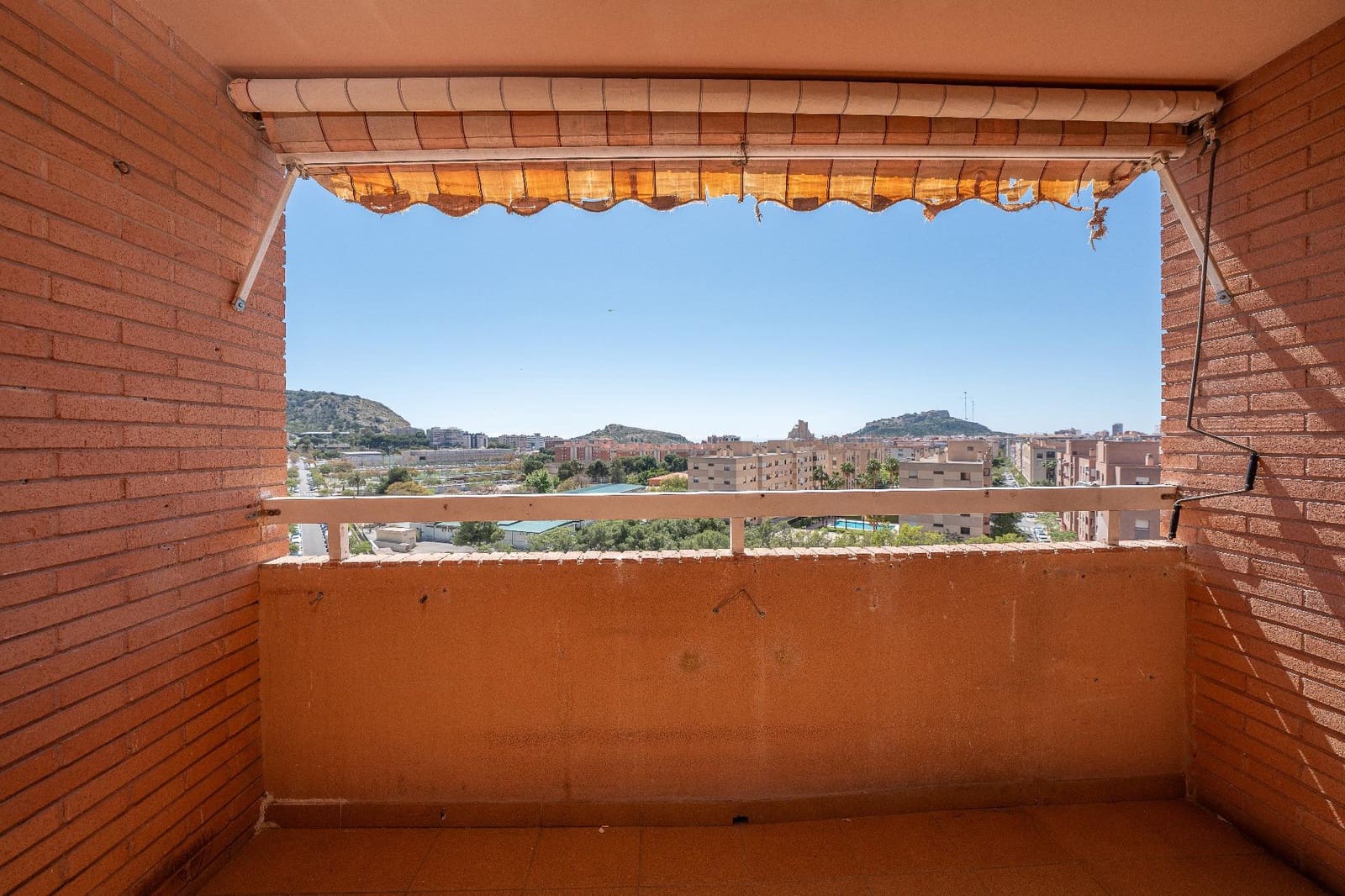 Piso de 2 habitaciones en Alicante / Alacant ciudad en venta con piscina garaje - 279.900 € (Ref: 9799185)