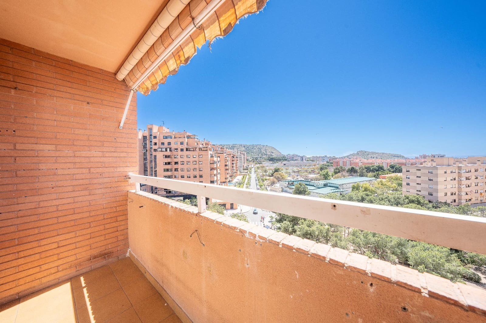 Piso de 2 habitaciones en Alicante / Alacant ciudad en venta con piscina garaje - 279.900 € (Ref: 9799185)