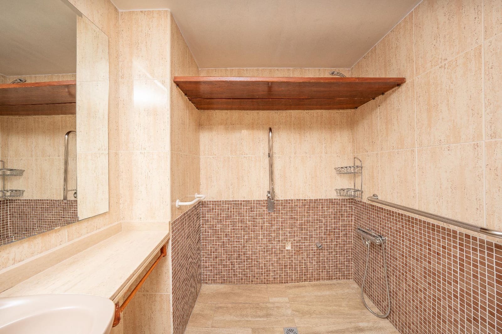 Piso de 2 habitaciones en Alicante / Alacant ciudad en venta con piscina garaje - 279.900 € (Ref: 9799185)