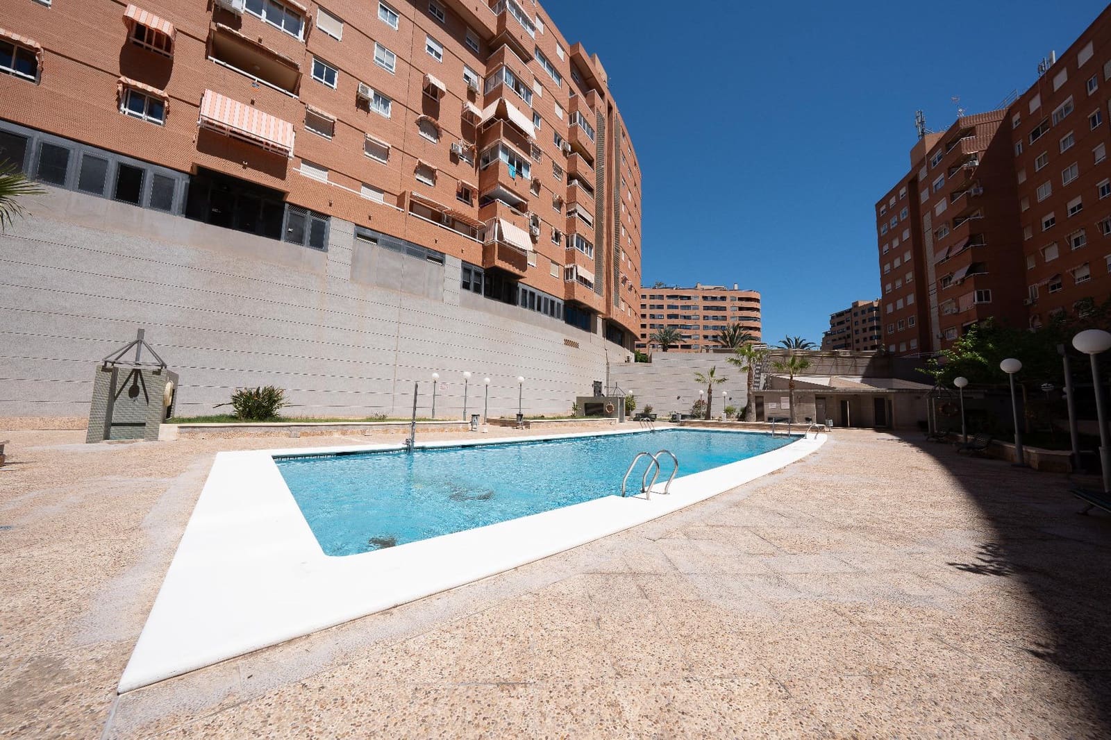 Piso de 2 habitaciones en Alicante / Alacant ciudad en venta con piscina garaje - 279.900 € (Ref: 9799185)