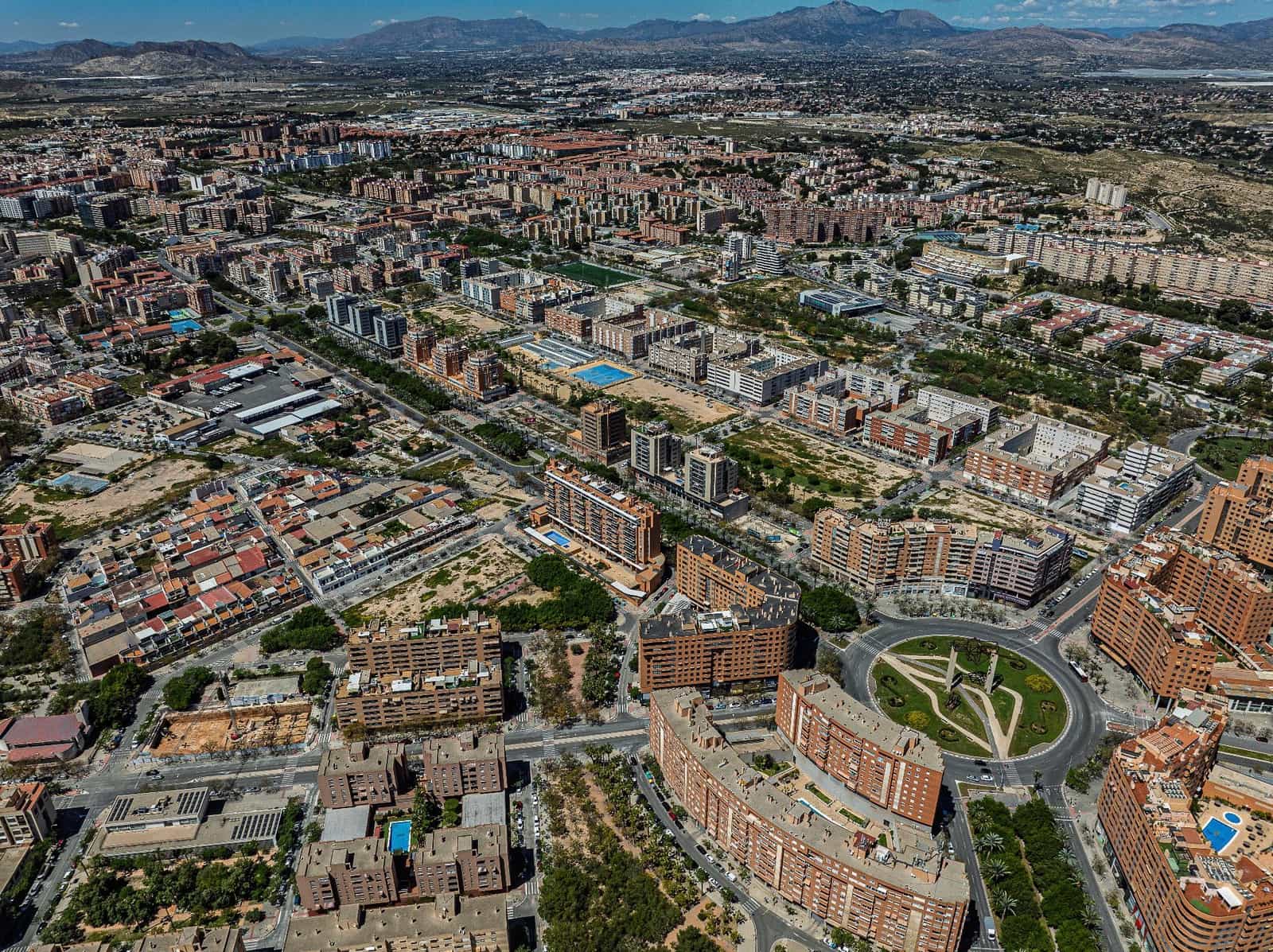 Piso de 2 habitaciones en Alicante / Alacant ciudad en venta con piscina garaje - 279.900 € (Ref: 9799185)