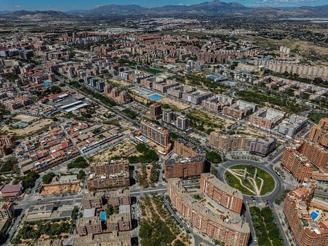 Piso de 2 habitaciones en Alicante / Alacant ciudad en venta con piscina garaje - 279.900 € (Ref: 9799185)