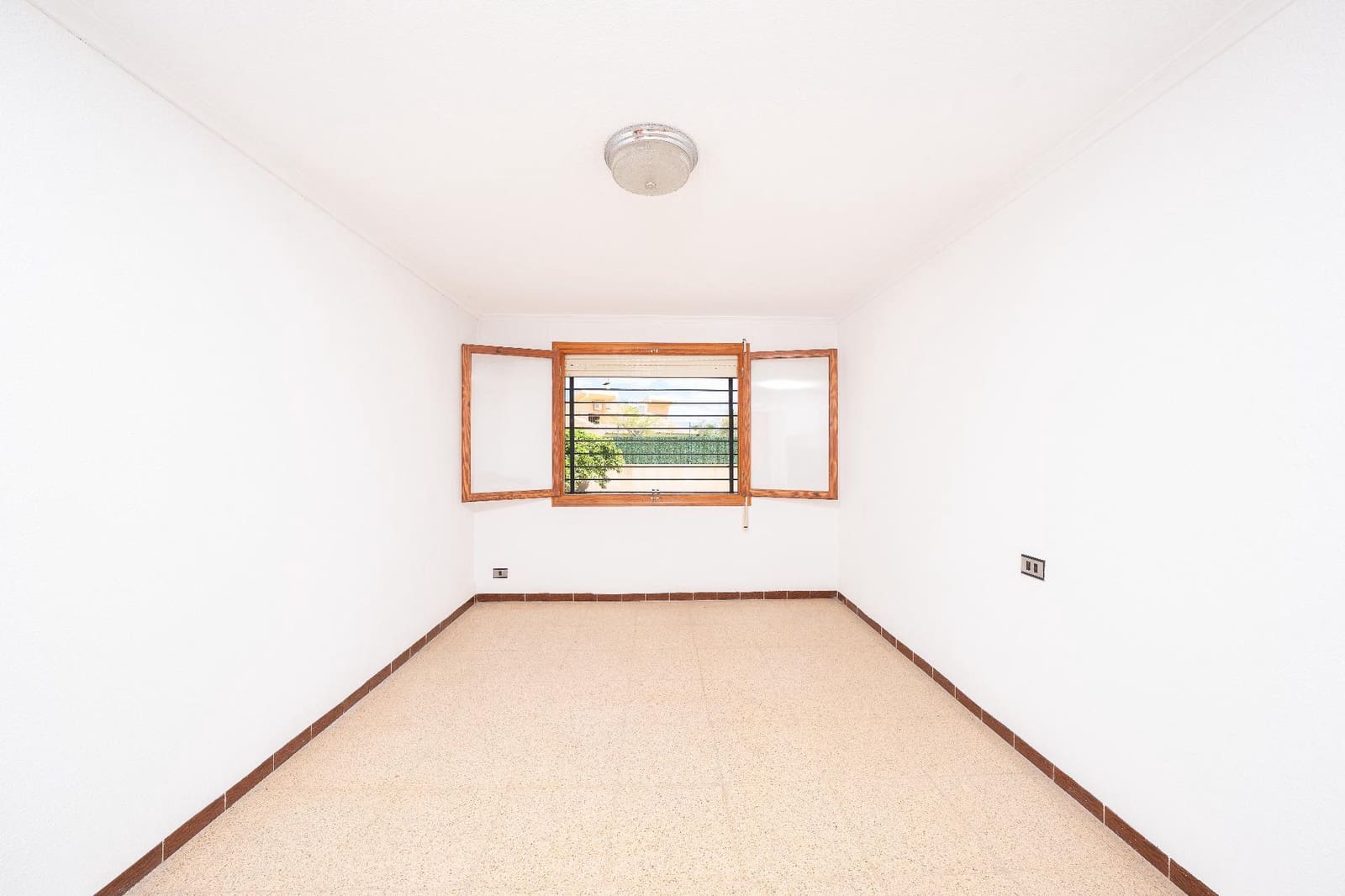 Chalet de 4 habitaciones en Elche / Elx en venta con piscina garaje - 550.000 € (Ref: 9799200)