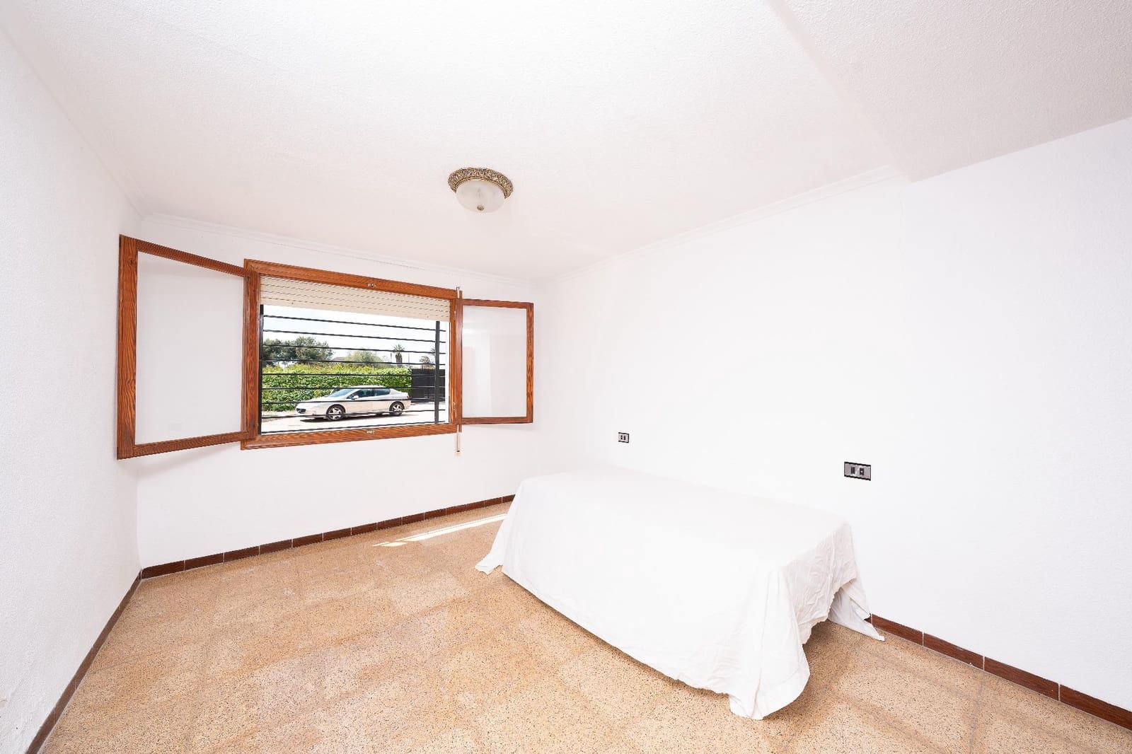 Chalet de 4 habitaciones en Elche / Elx en venta con piscina garaje - 550.000 € (Ref: 9799200)