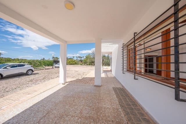 Chalet de 4 habitaciones en Elche / Elx en venta con piscina garaje - 550.000 € (Ref: 9799200)