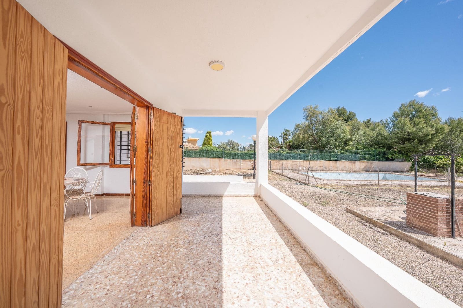 Chalet de 4 habitaciones en Elche / Elx en venta con piscina garaje - 550.000 € (Ref: 9799200)