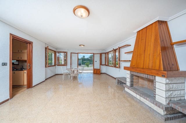 Chalet de 4 habitaciones en Elche / Elx en venta con piscina garaje - 550.000 € (Ref: 9799200)