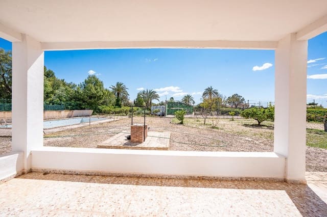 Chalet de 4 habitaciones en Elche / Elx en venta con piscina garaje - 550.000 € (Ref: 9799200)