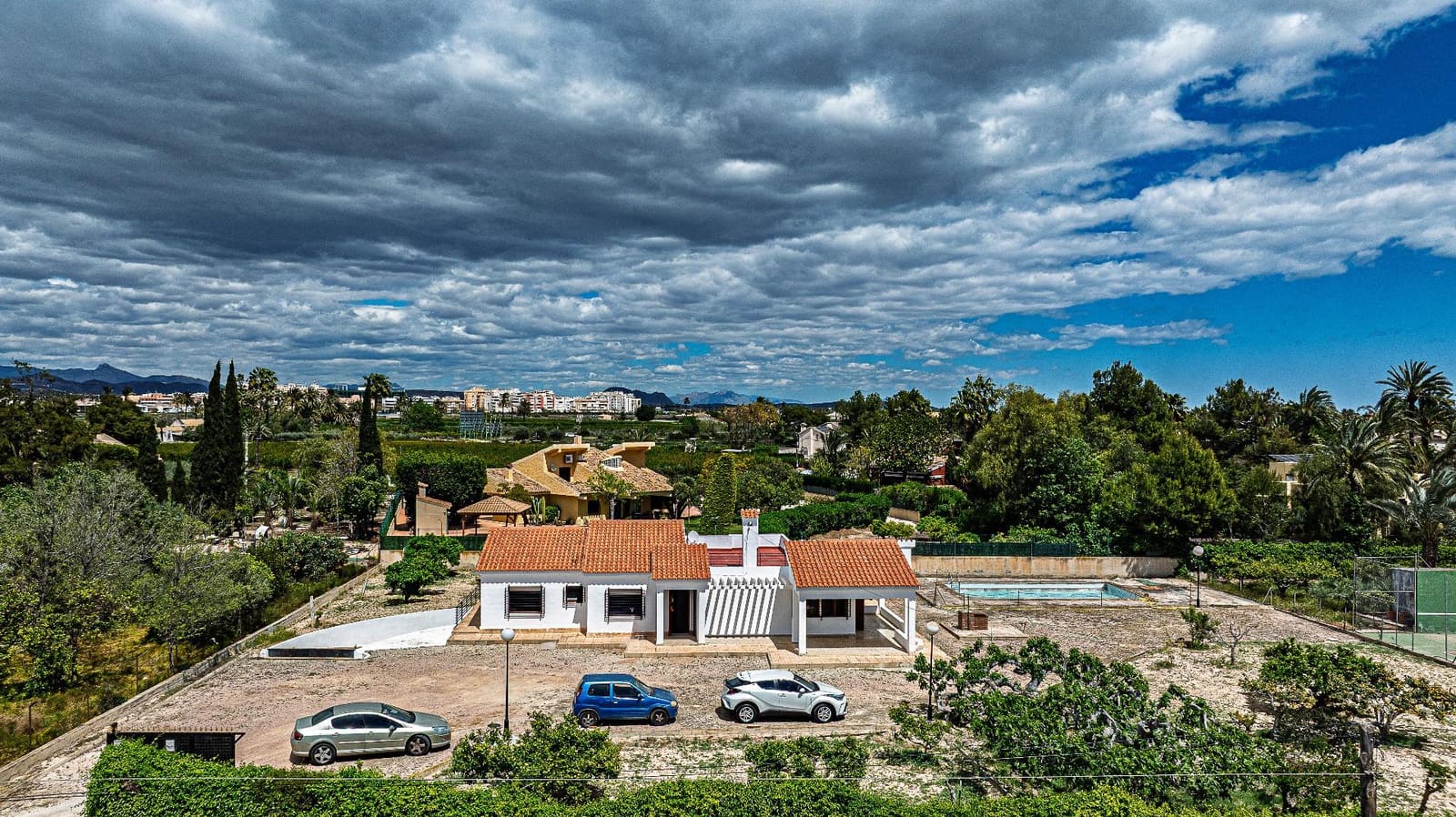 Chalet de 4 habitaciones en Elche / Elx en venta con piscina garaje - 550.000 € (Ref: 9799200)